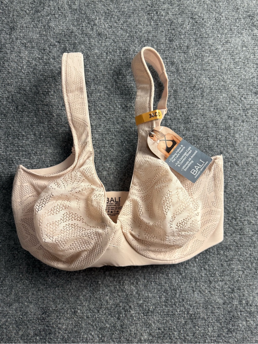 BALI Woman’s 36DD Smooth Lace Underwire Bra in Nude Nwt